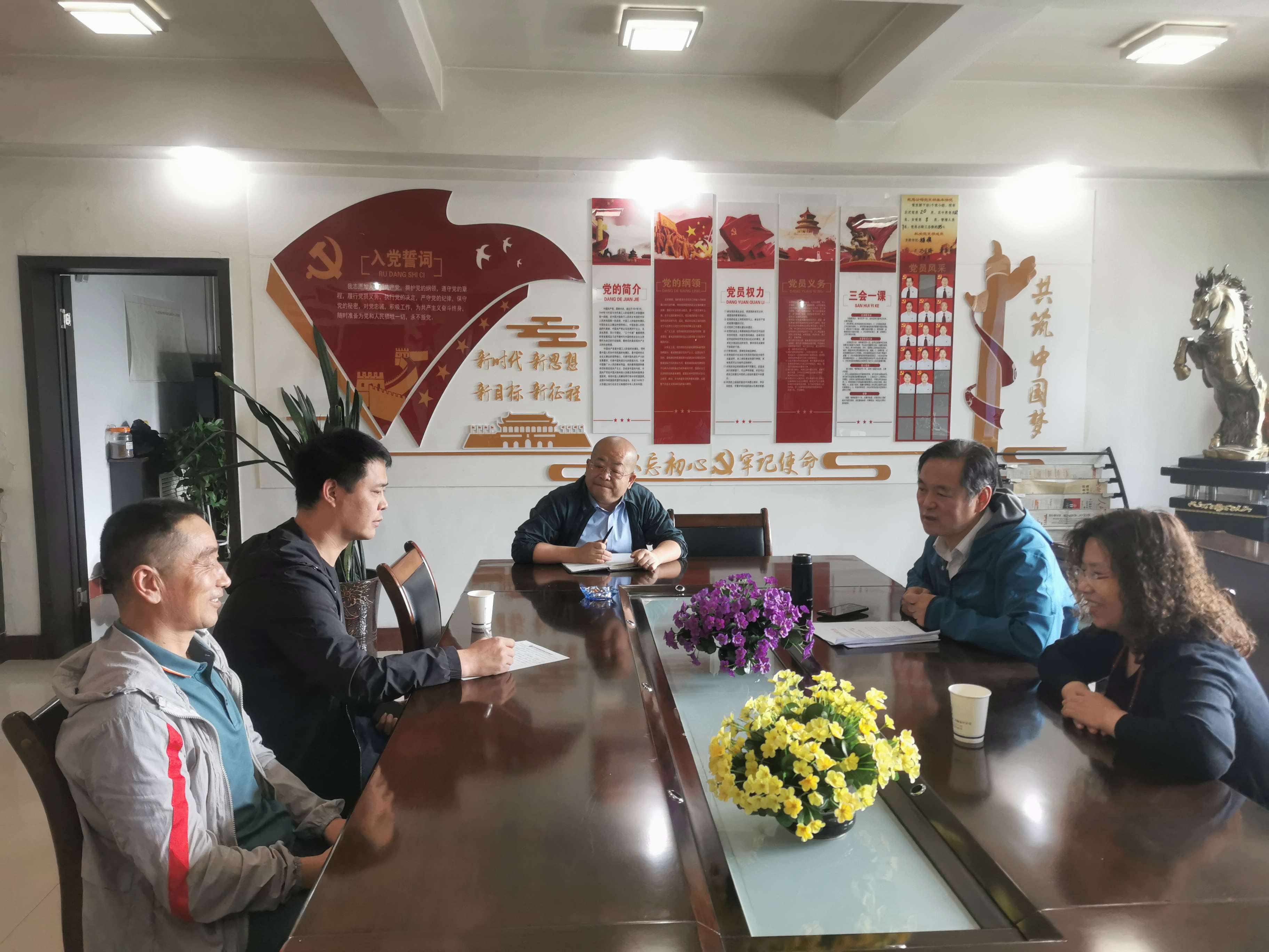 召開(kāi)擁軍優(yōu)撫座談會(huì)  程彩琳攝.jpg