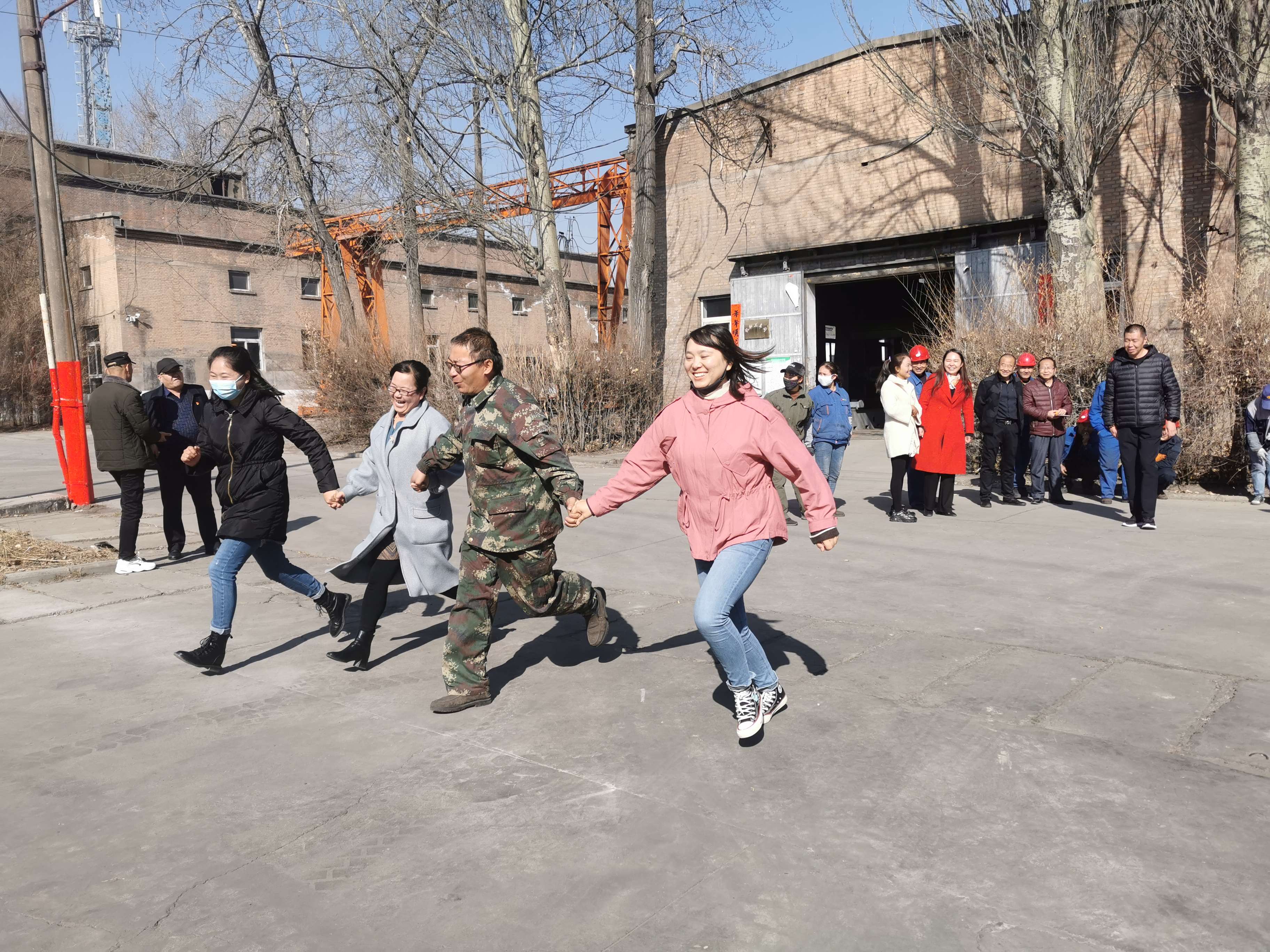 滾雪球活動   程彩琳  攝.jpg